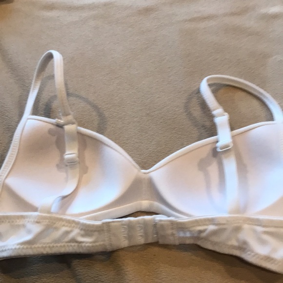 Bra size 30A white Like New; great for pre-teens, light padded adjustable straps - Picture 2 of 6
